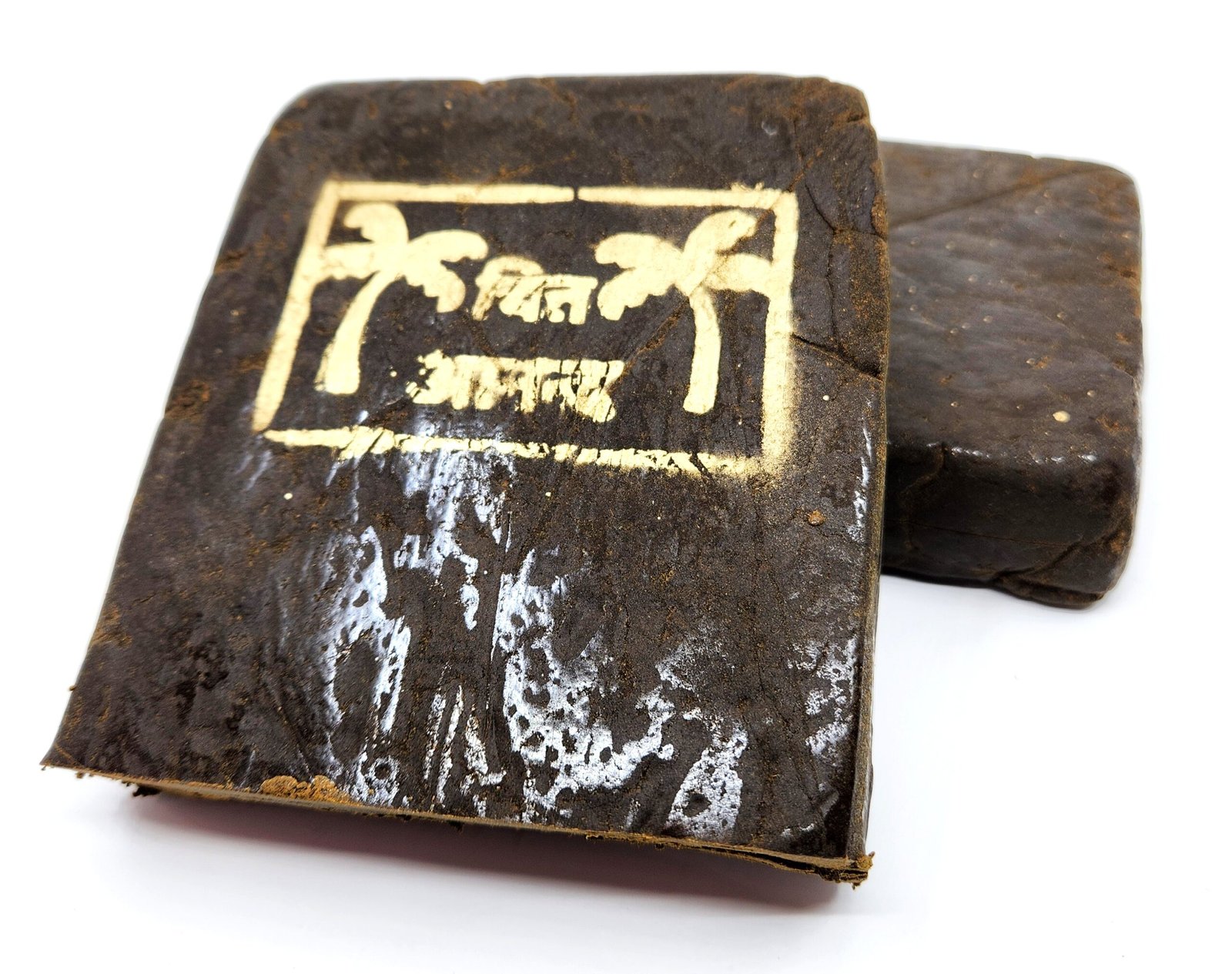 pakistani-gold-hash-brick-plate-scaled-1.jpg Pakistani Gold Hash - Image 1